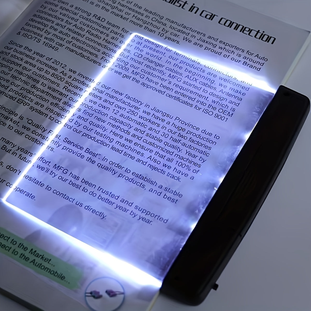 ✨ GlowRead™ – La lampe LED ultra-fine qui transforme chaque lecture en moment de confort
