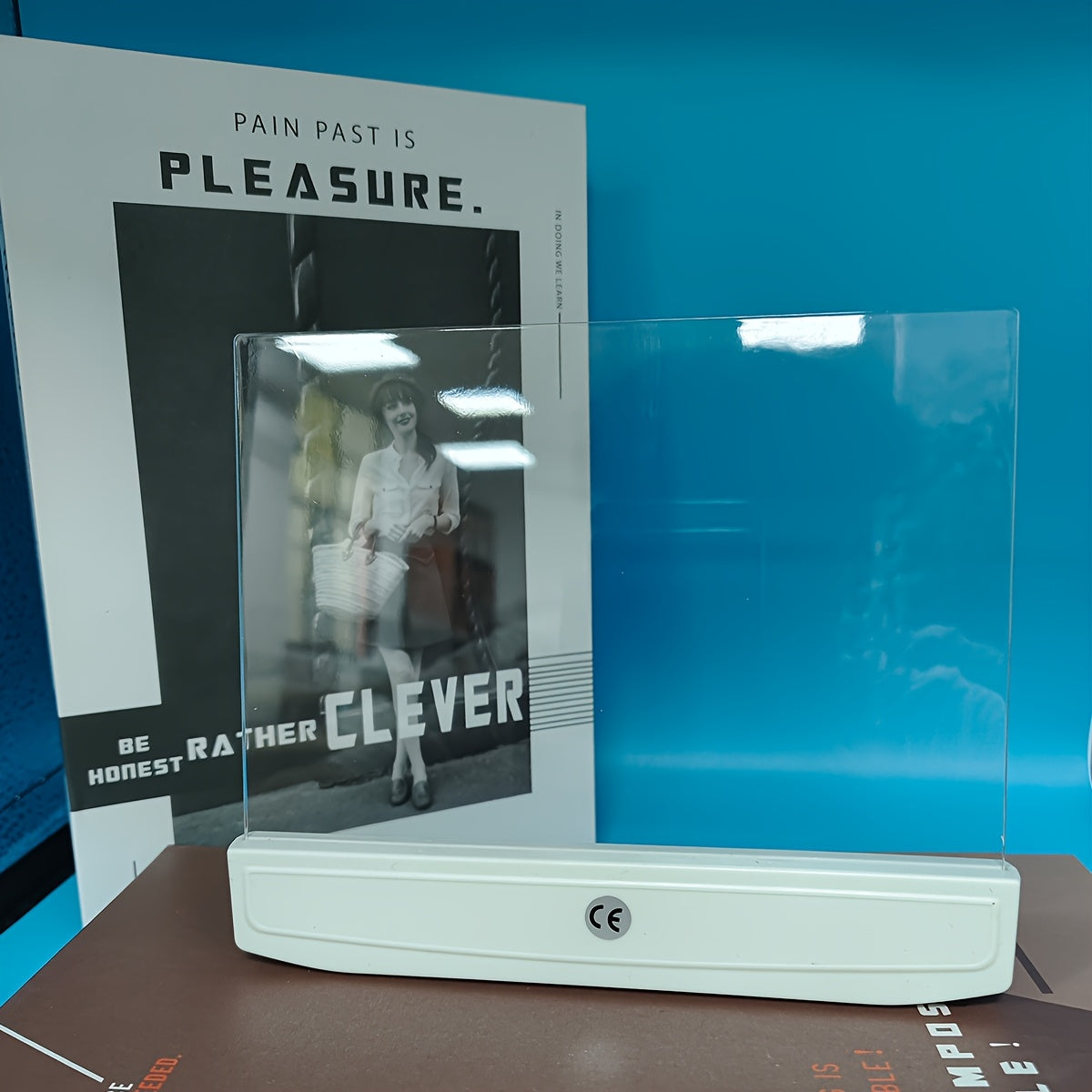 ✨ GlowRead™ – La lampe LED ultra-fine qui transforme chaque lecture en moment de confort